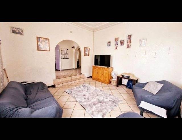 3 BEDROOM HOUSE FOR SALE IN REGENTS PARK